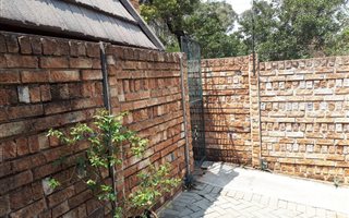 3 Bedroom Townhouse in Die Hoewes