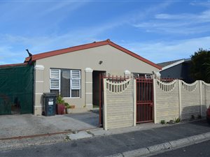 3 Bed House in Grassy Park