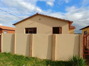 3 Bed House in Etwatwa