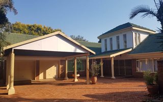 5 Bedroom House in Chroom Park