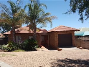 3 Bed House in Bendor