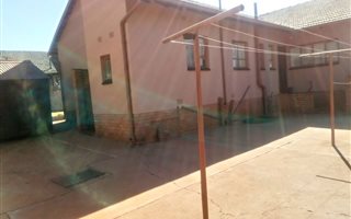 5 Bedroom House in Hazel Park