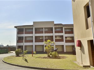 2 Bed Apartment in Richards Bay Central
