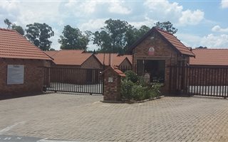 2 Bedroom Apartment in Halfway Gardens