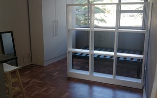 0.5 Bedroom Flat in Mowbray