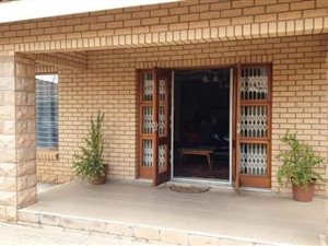 3 Bed Townhouse in Roylglen Gardens