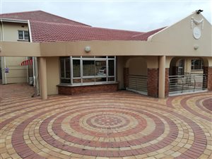 5 Bed House in Shallcross