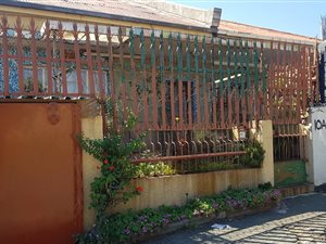 4 Bed Apartment in Troyeville
