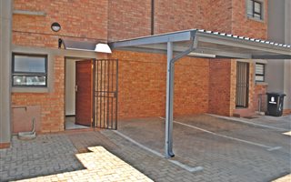 3 Bedroom Duplex in Helderkruin