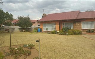 3 Bedroom House in Kanonkop