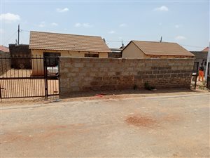 2 Bed Townhouse in Tembisa