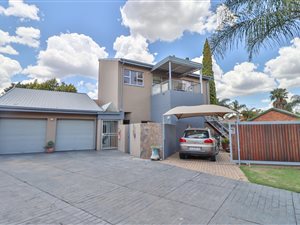 3 Bed Duet in Erasmuskloof