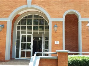 542 m² Office Space in Houghton Estate