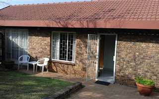 1 Bedroom Garden Cottage in Constantia Park