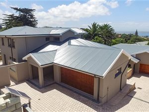 4 Bedroom House in Mossel Bay Central