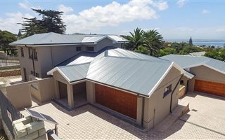 4 Bedroom House in Mossel Bay Central