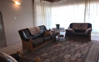 4 Bedroom House in Florida Glen