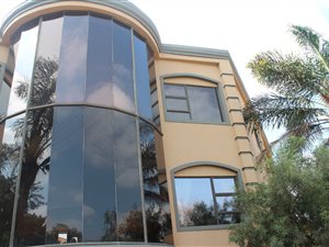 5 Bed House in Bassonia