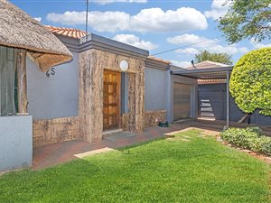 2 Bed House in Eloffsdal