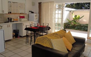2 Bedroom Garden Cottage in Parktown North