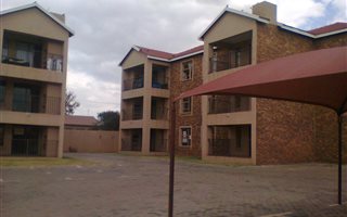 2 Bedroom Flat in Rensburg