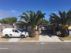 6 Bed House in Sanddrift