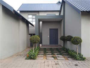 4 Bed Cluster in Waterkloof Heights