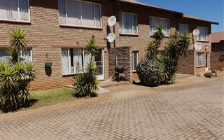 2 Bedroom Apartment in Krugersdorp North