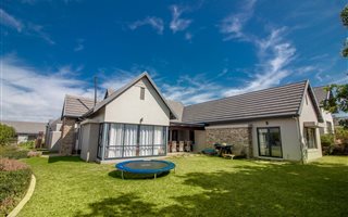 4 Bedroom House in Cotswold Downs Estate