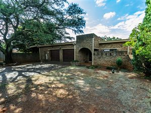 4 Bed House in Helikon Park