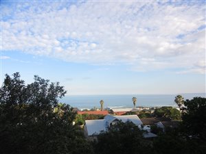992 m² Land available in Outeniqua Strand