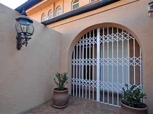 3 Bed Townhouse in Three Rivers