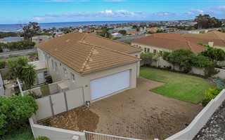 3 Bedroom House in Onrus