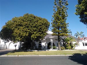 6 Bed House in Newfields