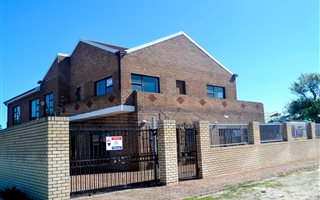 18 Bedroom House in Belhar