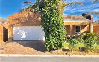 3 Bedroom House in Eikenbosch