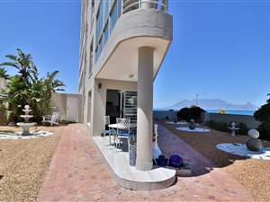2 Bed Apartment in Bloubergrant