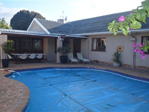 4 Bed House in Meadowridge