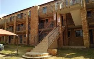 Bachelor apartment in Karen Park