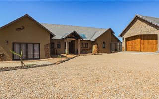 3 Bedroom House in Island View