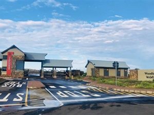 1175 m² Land available in Woodland Hills