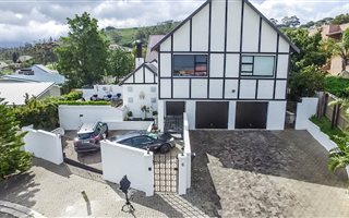 8 Bedroom House in Rome Glen