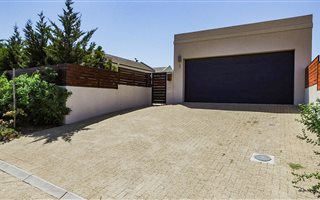 3 Bedroom House in Kelderhof Country Village