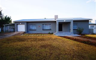 3 Bedroom House in Komani Park