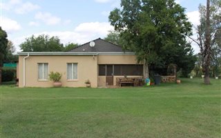 9690 m² Farm with House in Doornpoort and surrounds