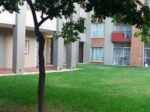 3 Bed Flat in Waterkloof Glen