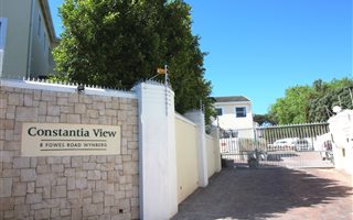 3 Bedroom Townhouse in Wynberg