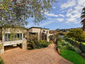4 Bed House in Parel Vallei