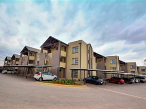 3 Bed Townhouse in Ruimsig AH