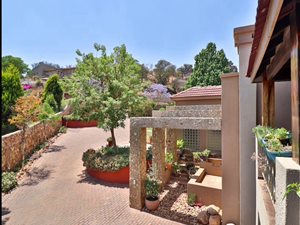 4 Bed House in Quellerina